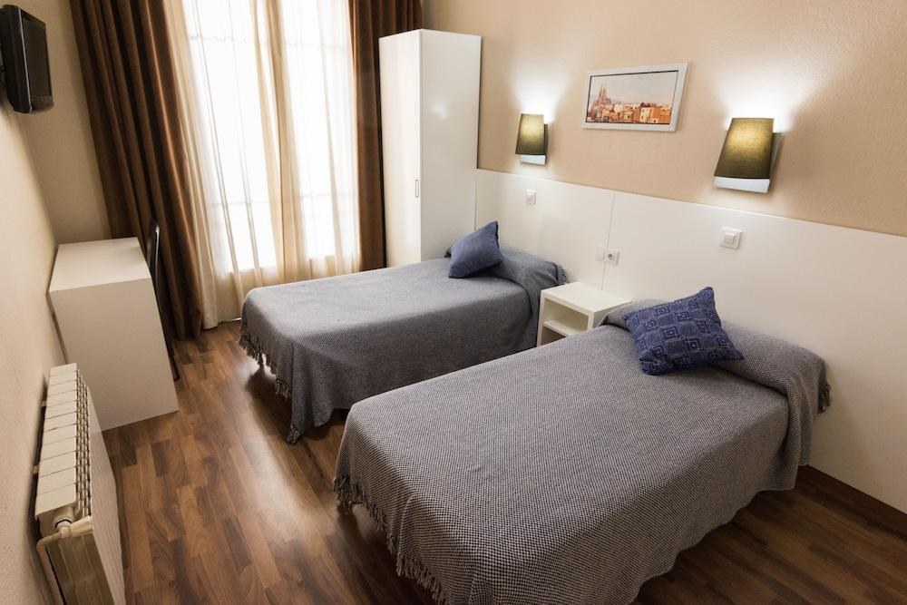 Hostal Lesseps photo 4