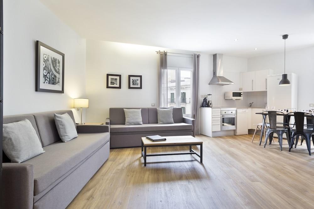 Amister Apartments photo 2