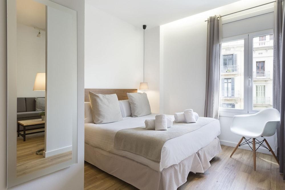 Amister Apartments photo 3