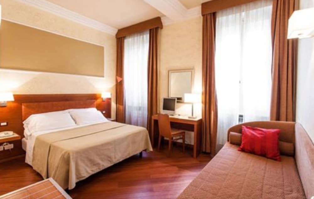 HOTEL MADRID photo 3
