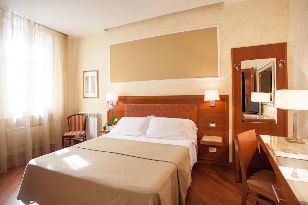 HOTEL MADRID photo 4