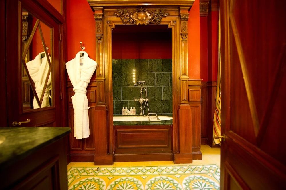 L'Hotel photo 4