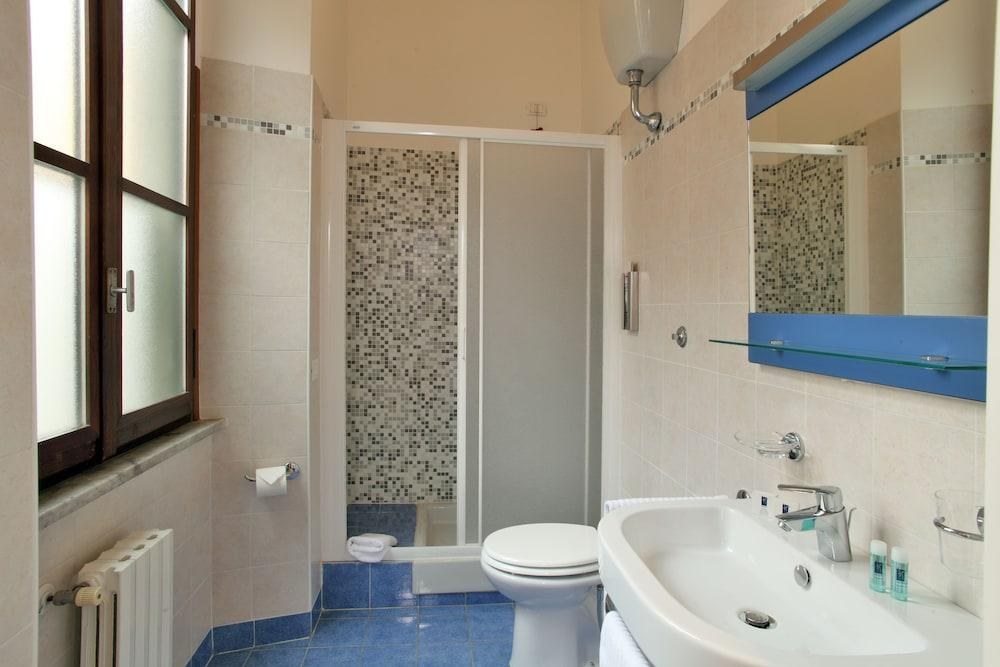 HEARTH HOTEL photo 2