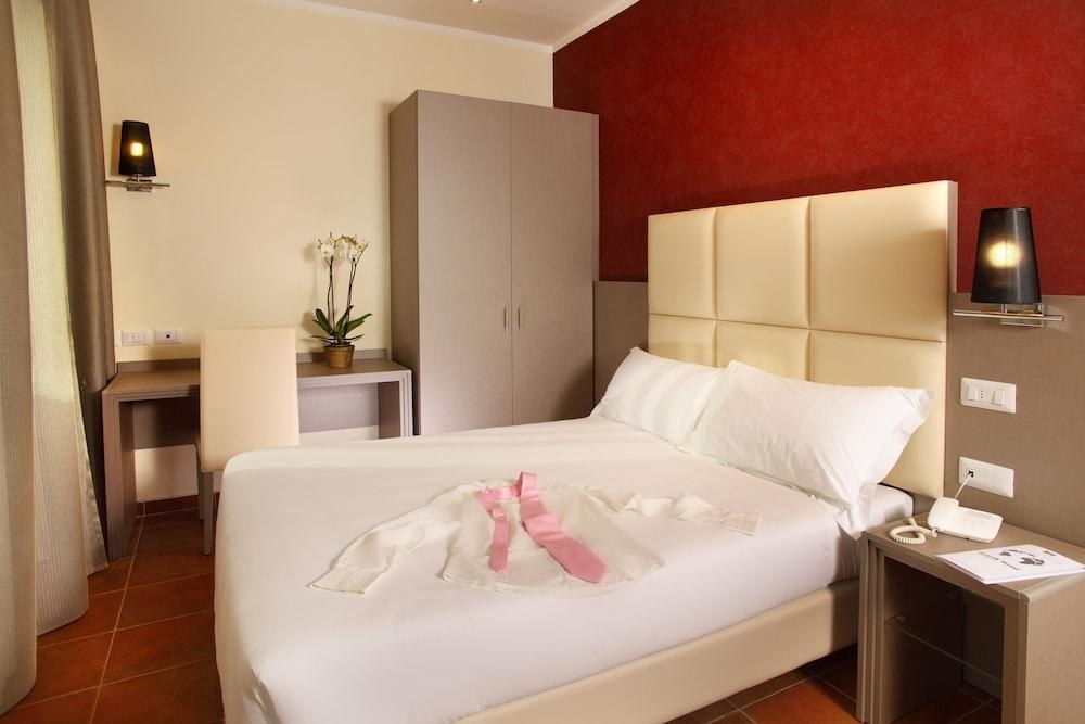 HEARTH HOTEL photo 3