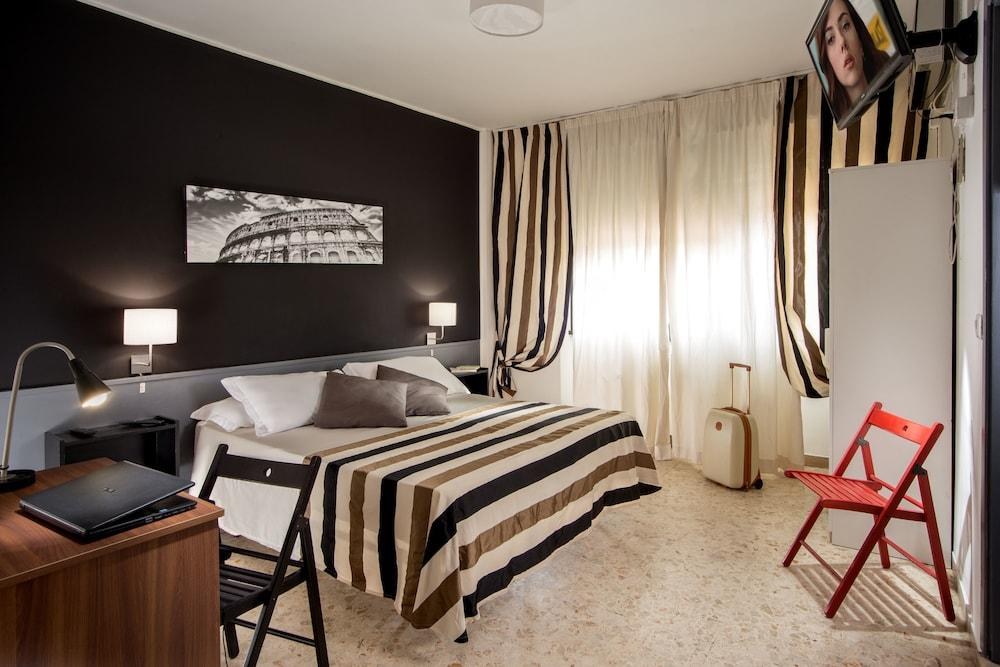 Radio Hotel photo 2