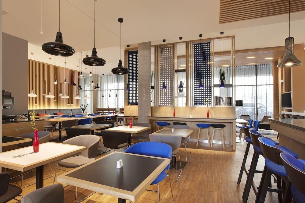 Holiday Inn Express Berlin - Alexanderplatz by IHG photo 2