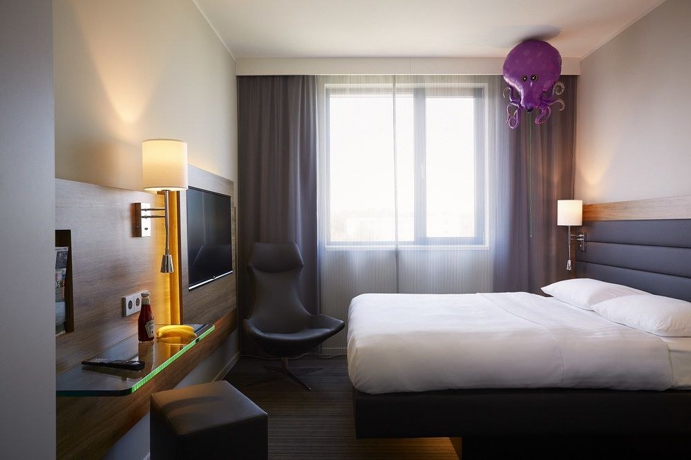MOXY LONDON STRATFORD photo 2