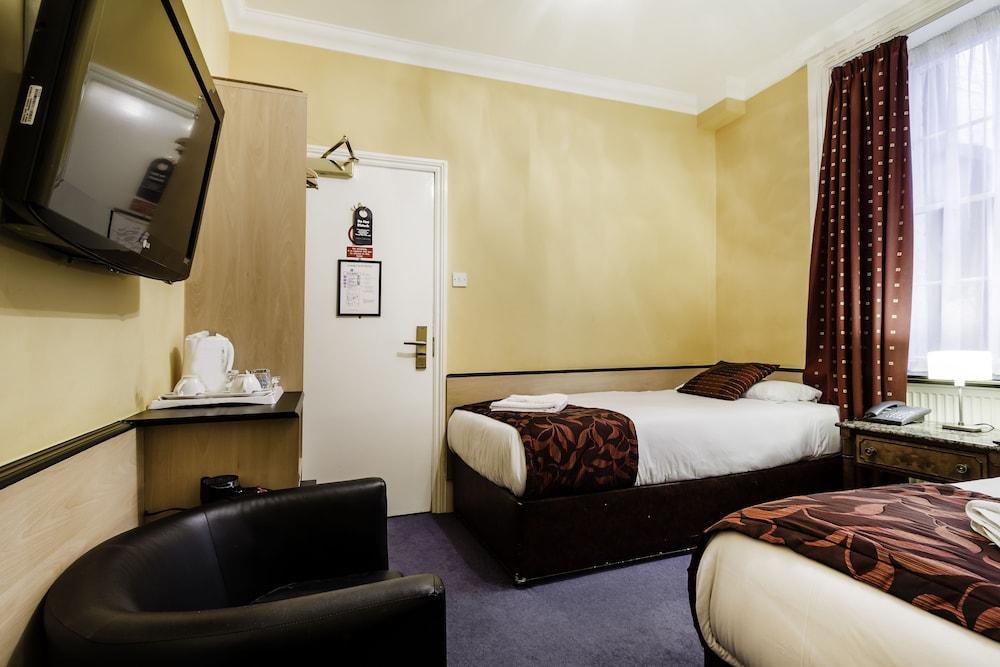 Tudor Court Hotel photo 4
