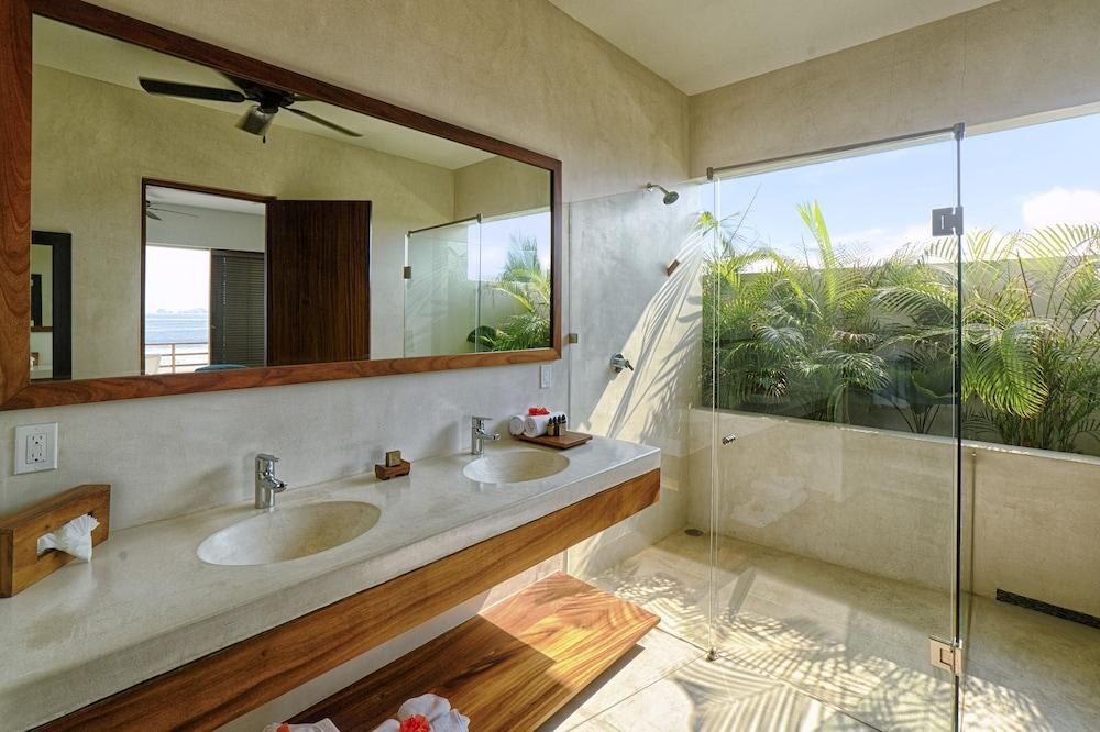 Marea Beachfront Villas photo 2