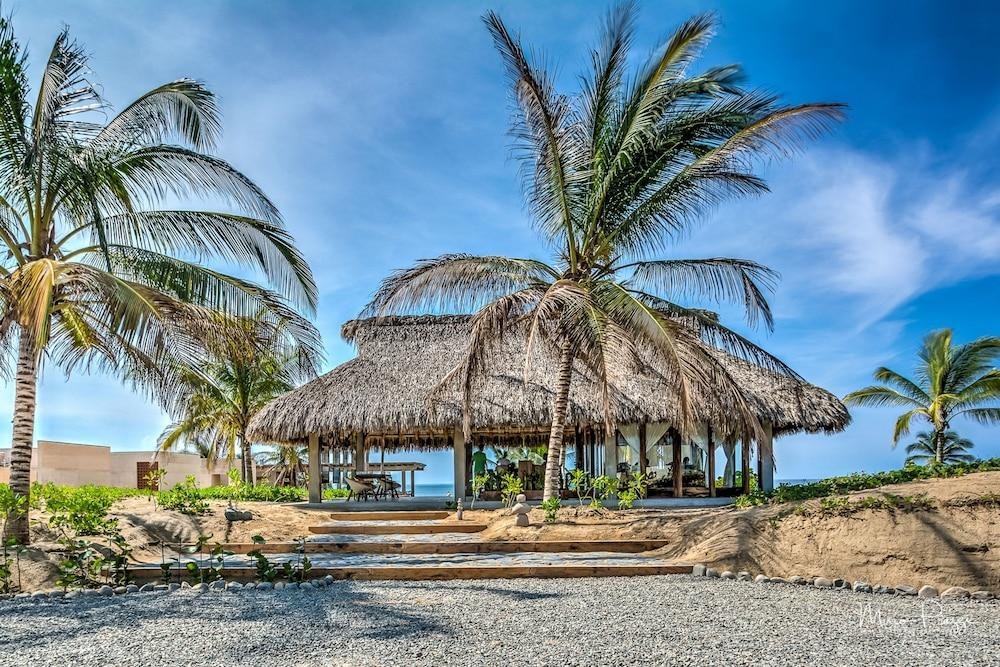 Marea Beachfront Villas photo 4