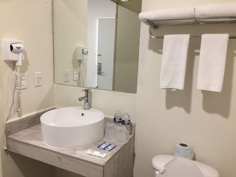Capital Hotel photo 2