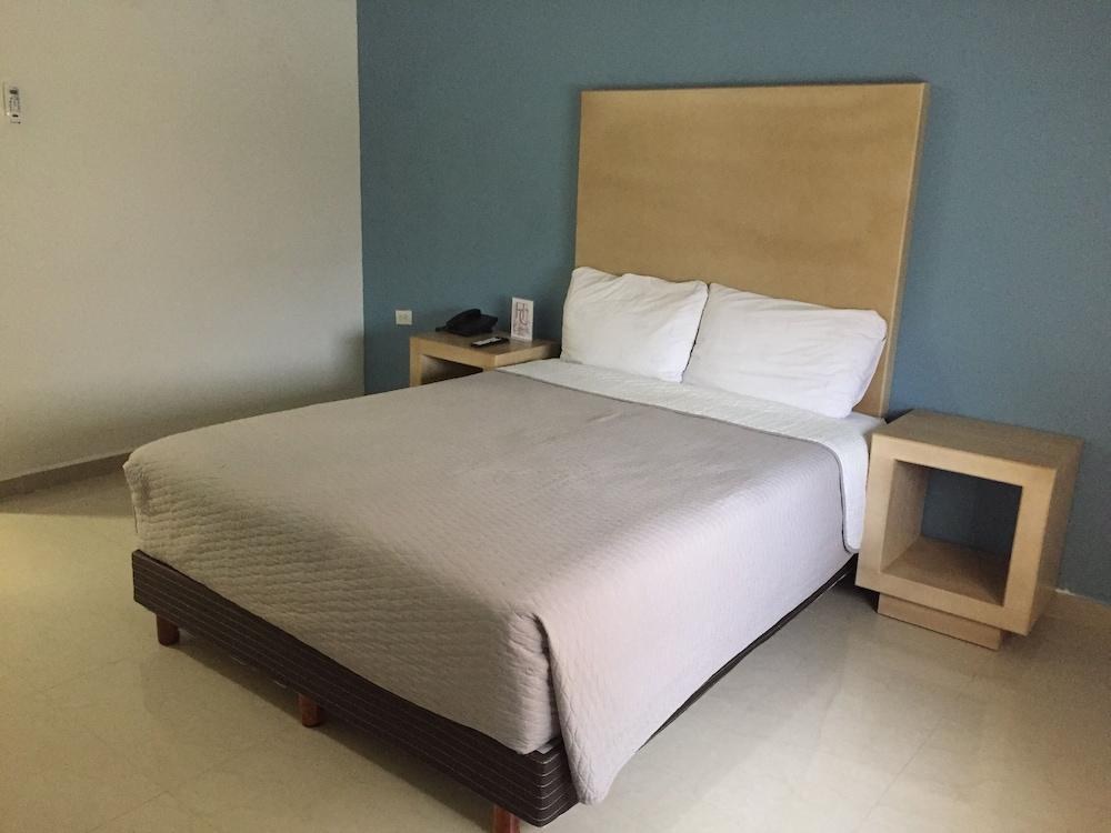 Capital Hotel photo 4