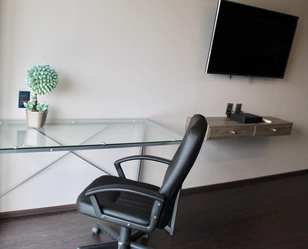 Elite 47 Hotel & Suites photo 4