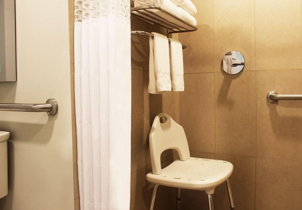 Hampton Inn by Hilton Merida photo 2