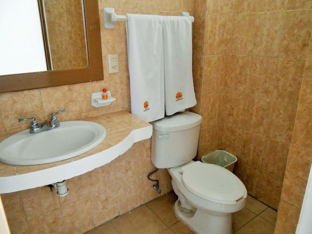Hotel Las Jacarandas photo 2