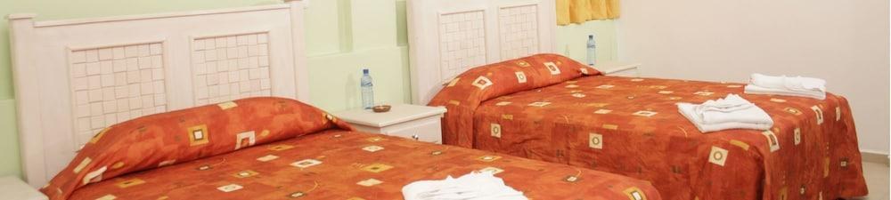 Hotel Zirahuen photo 2