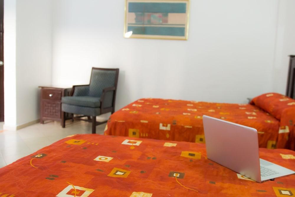Hotel Zirahuen photo 3