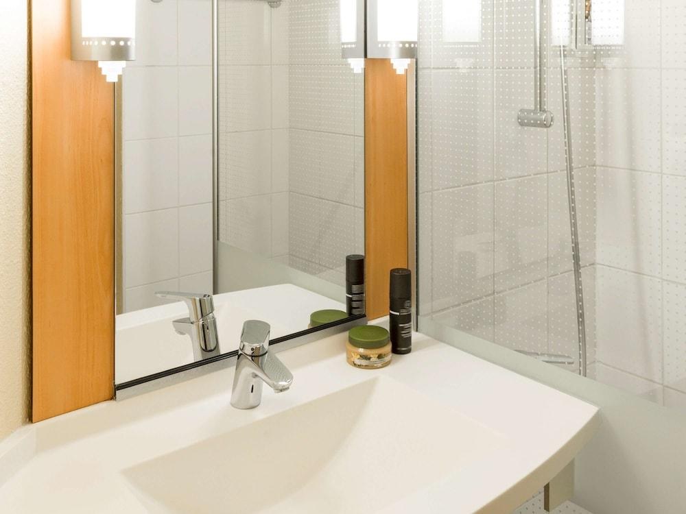 IBIS AULNAY PARIS NORD EXPO photo 4