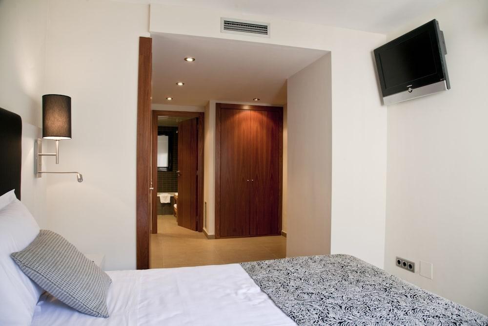 Up Suites Bcn photo 4