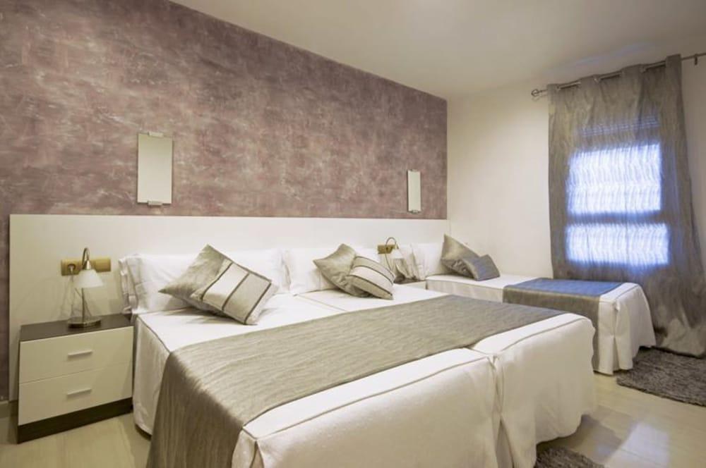 Apartments Ramblas 108 photo 4