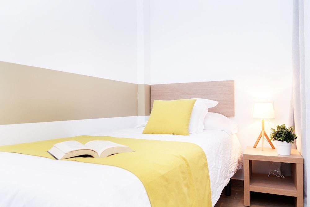 FEELATHOME PLAZA APARTMENTS photo 4