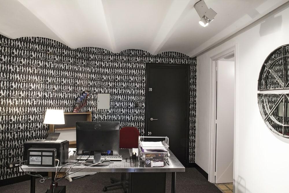 AinB Eixample Miró Apartments photo 4