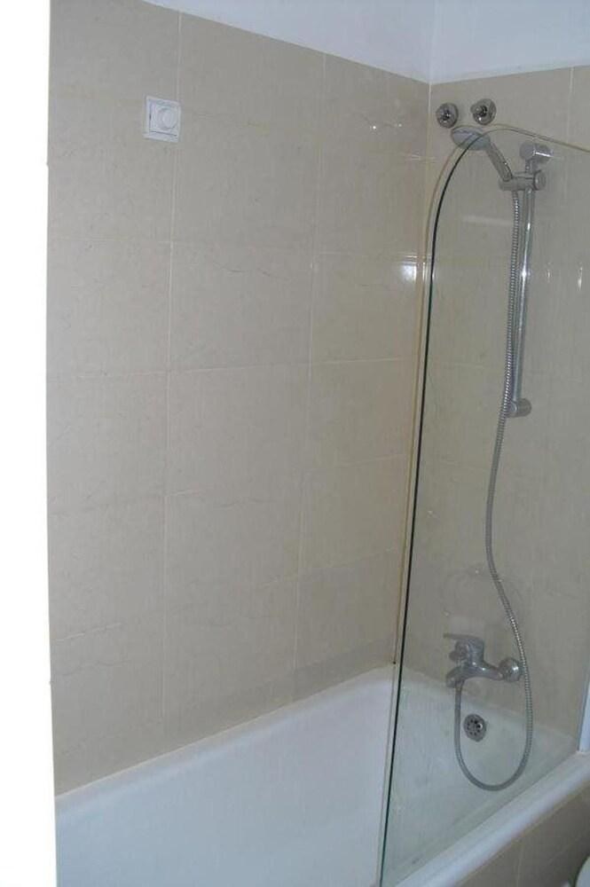 Hotel Capital photo 2