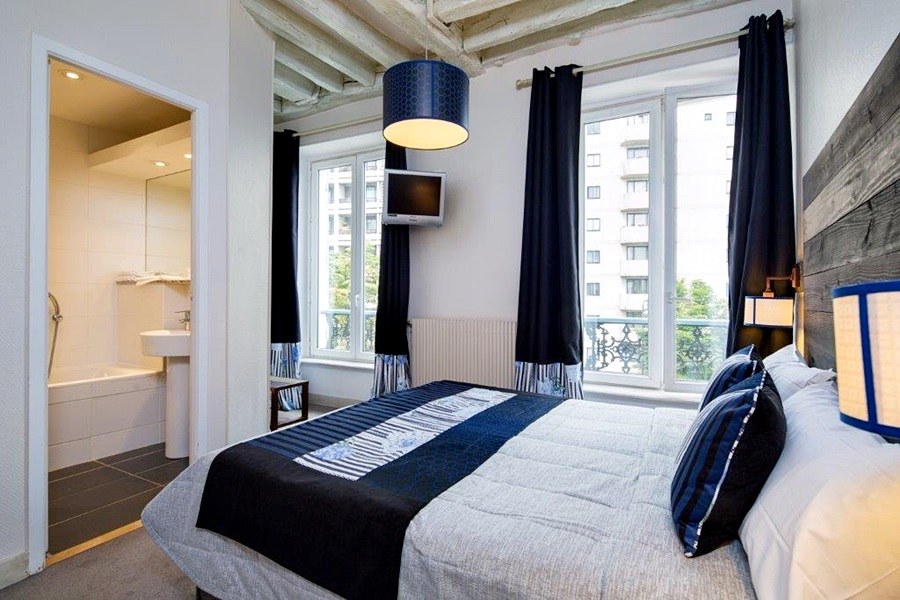CLARET HOTEL photo 2