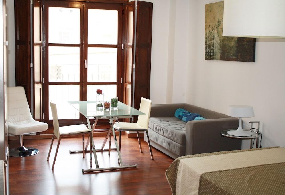 HAPPY APARTMENTS VALENCIA photo 2