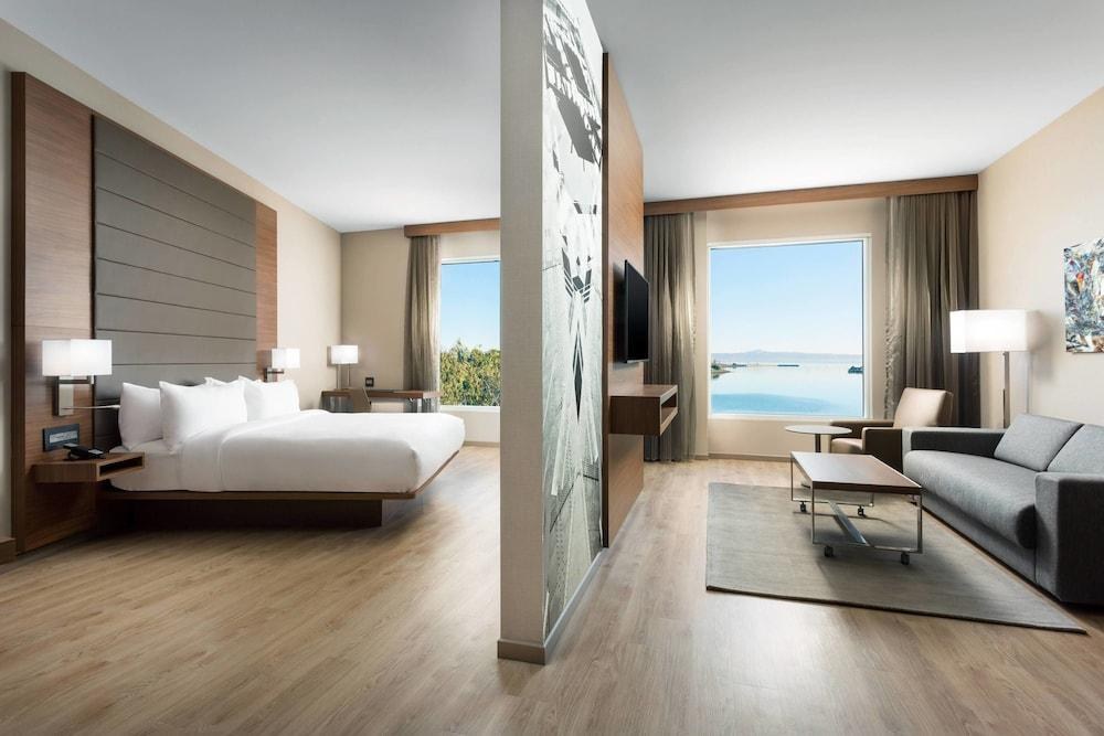 AC HOTEL SAN FRANCISCO AIRPORT/OYSTER POINT WATERFRONT photo 1