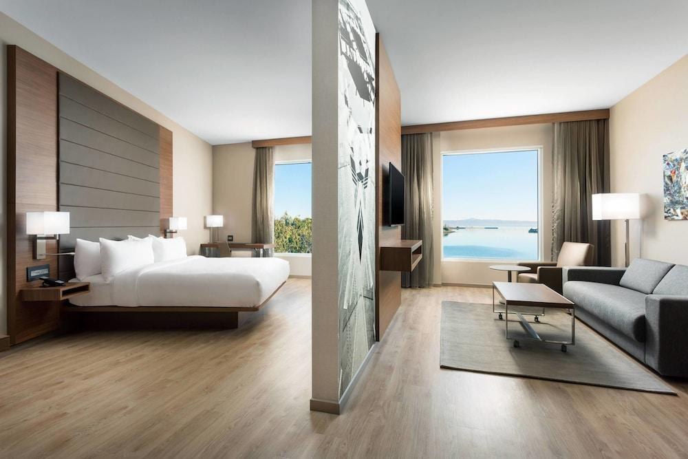 AC HOTEL SAN FRANCISCO AIRPORT/OYSTER POINT WATERFRONT photo 3