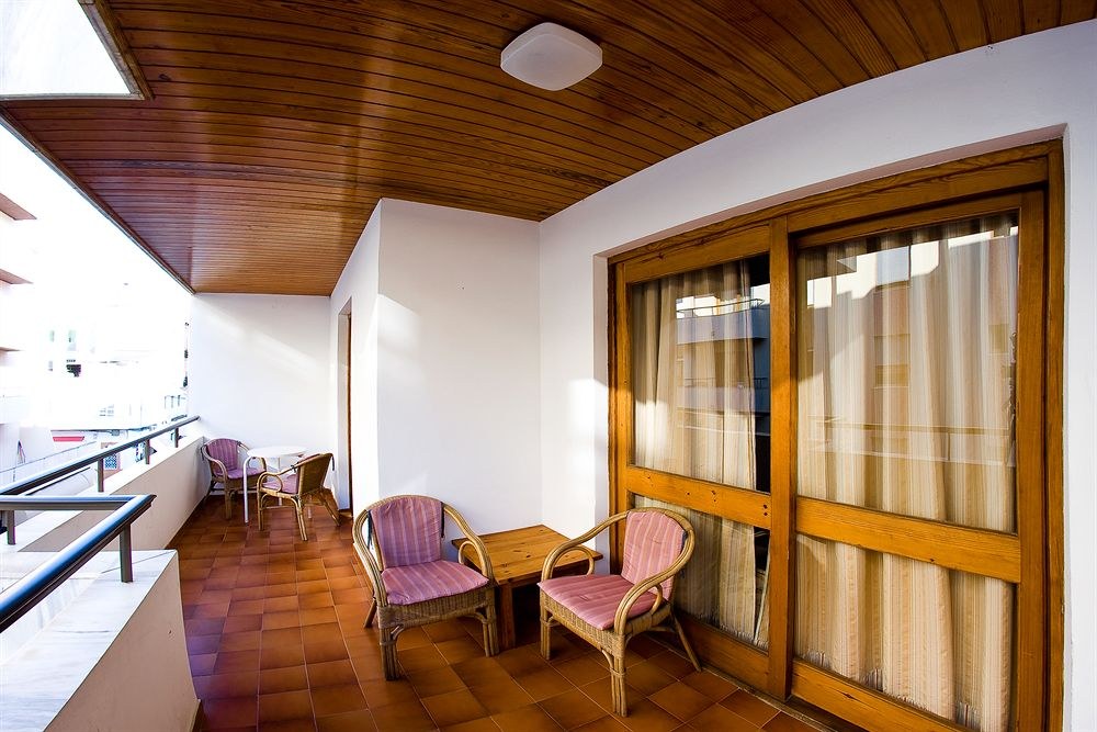 Los Robles photo 1