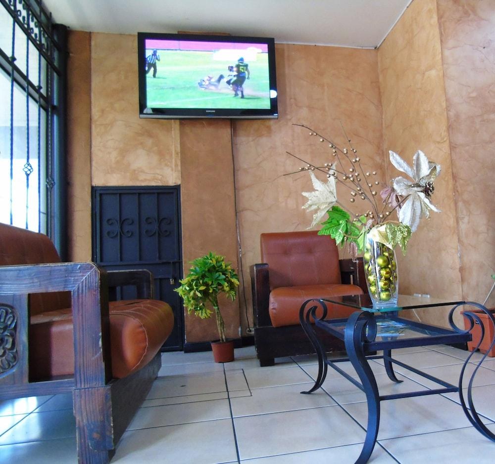 HOTEL QUINTA AVENIDA photo 3
