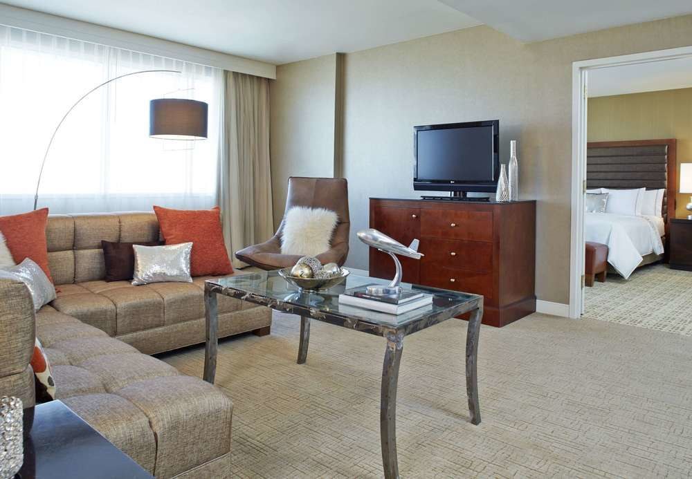 RENAISSANCE ST. LOUIS AIRPORT HOTEL