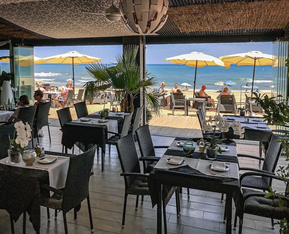 Lloyds Beach Club Aparthotel photo 3
