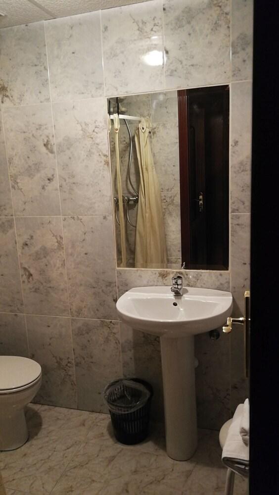Hostal La Embajada photo 4