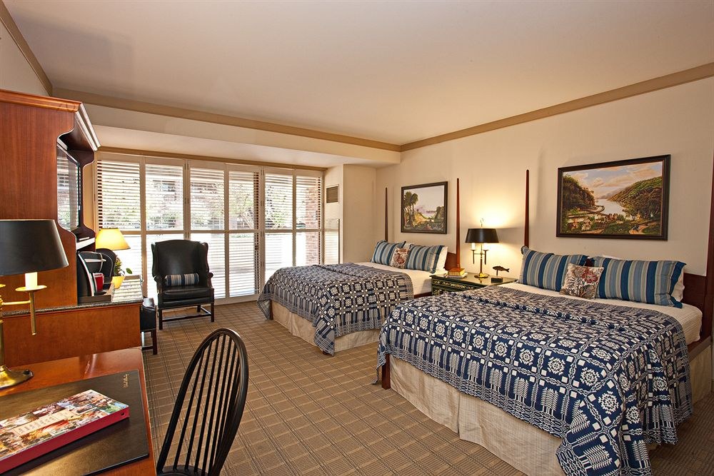 WILLIAMSBURG LODGE, AUTOGRAPH COLLECTION