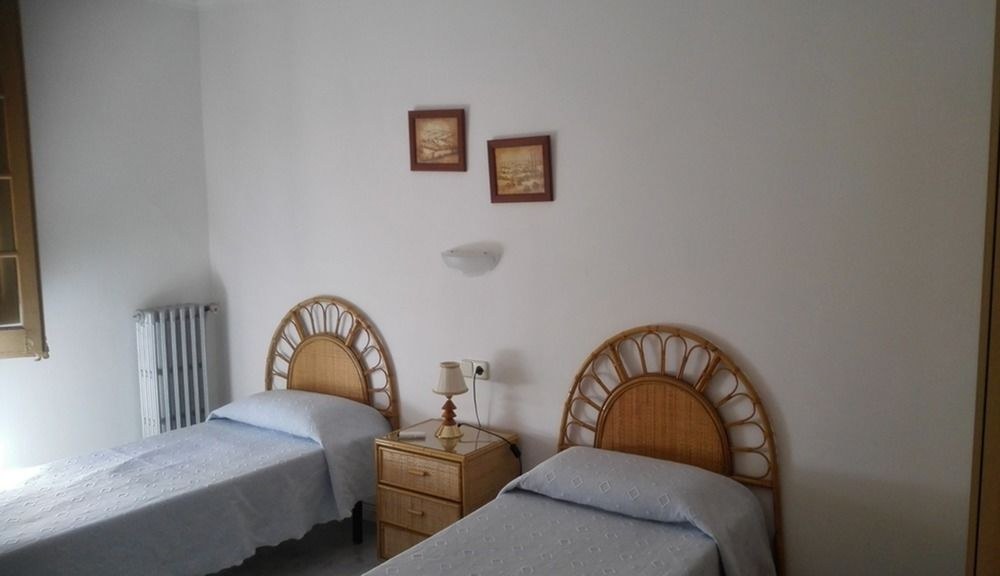 Hostal Montserrat photo 1