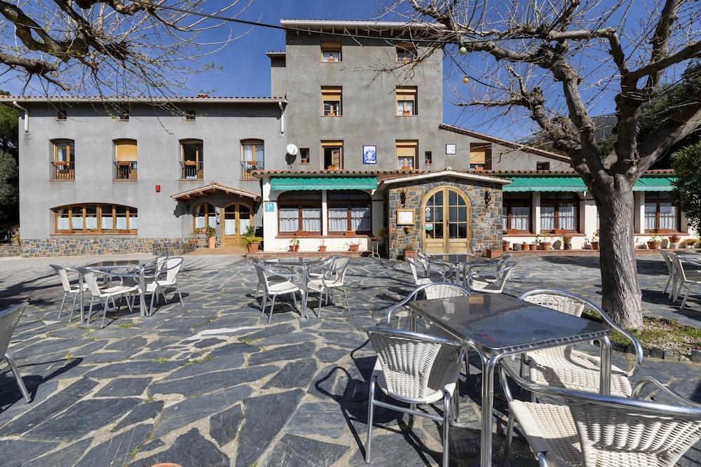 Hostal Montserrat photo 2