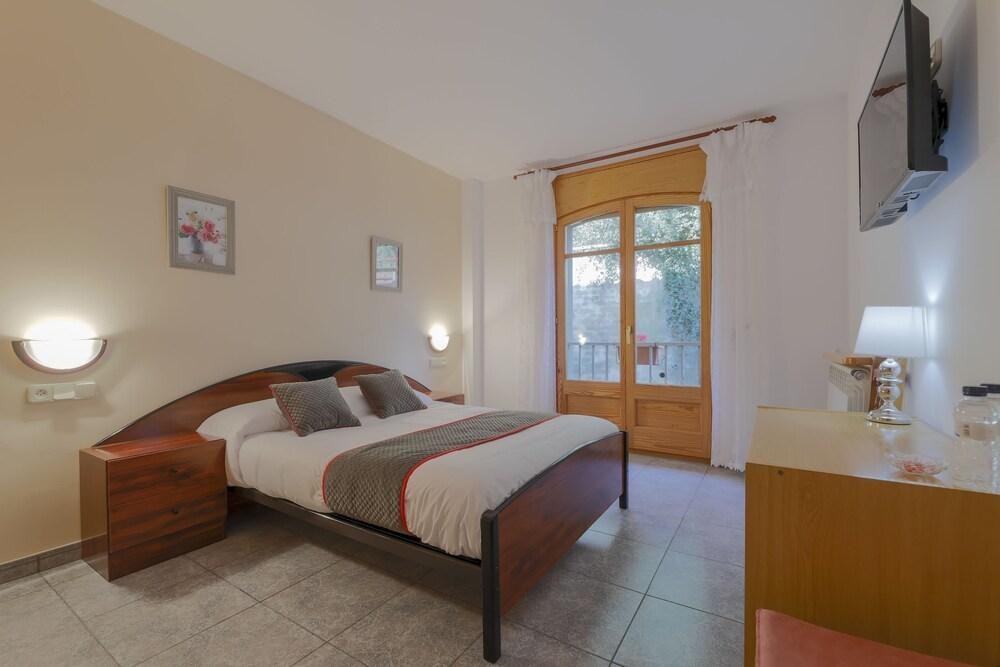 Hostal Montserrat photo 4