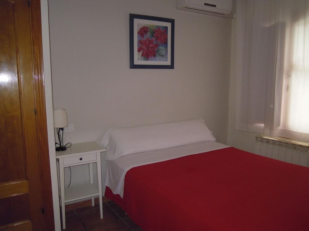 Hostal Moscatel photo 1