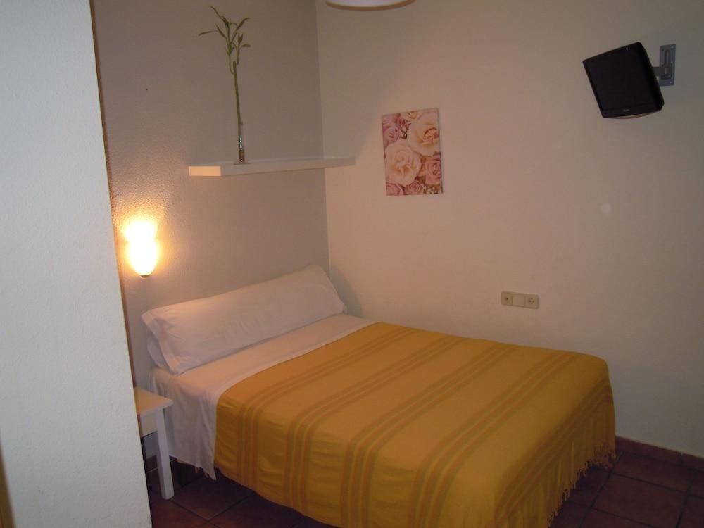 Hostal Moscatel photo 2