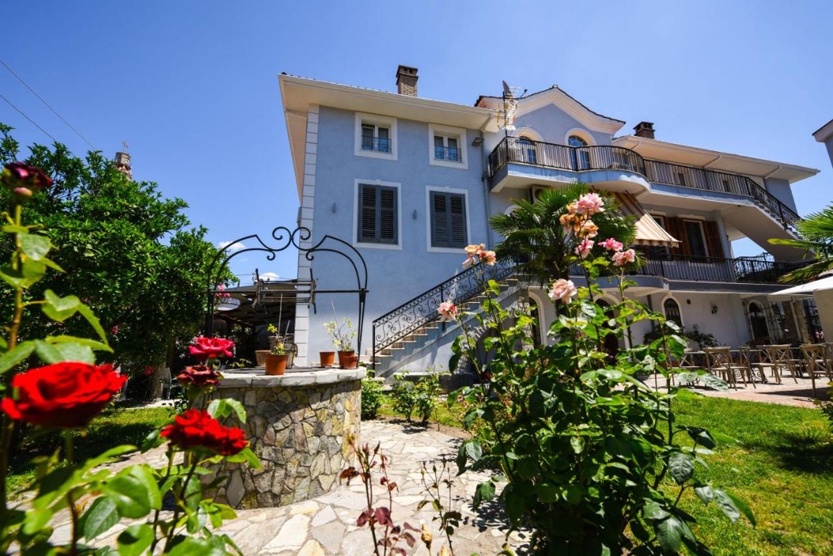 ROSE GARDEN HOTEL