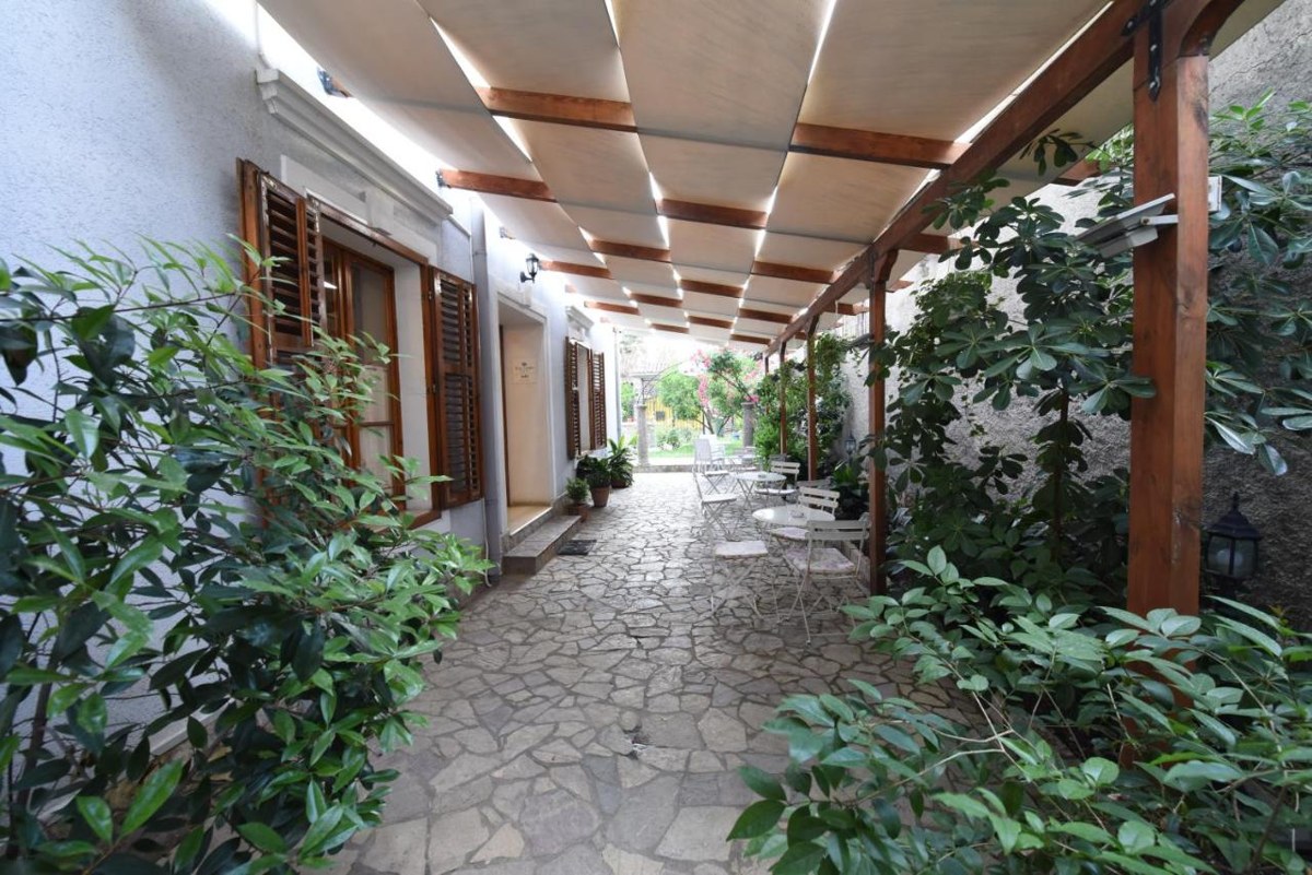 ROSE GARDEN HOTEL photo 2