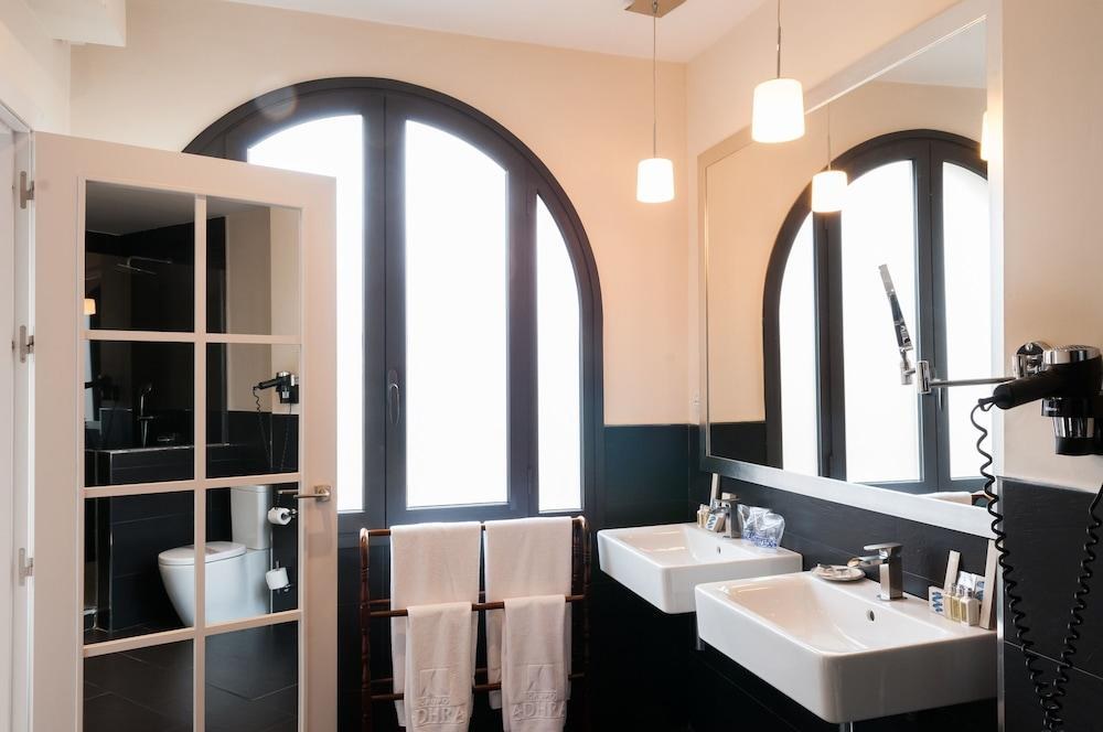 Suites Murillo photo 2