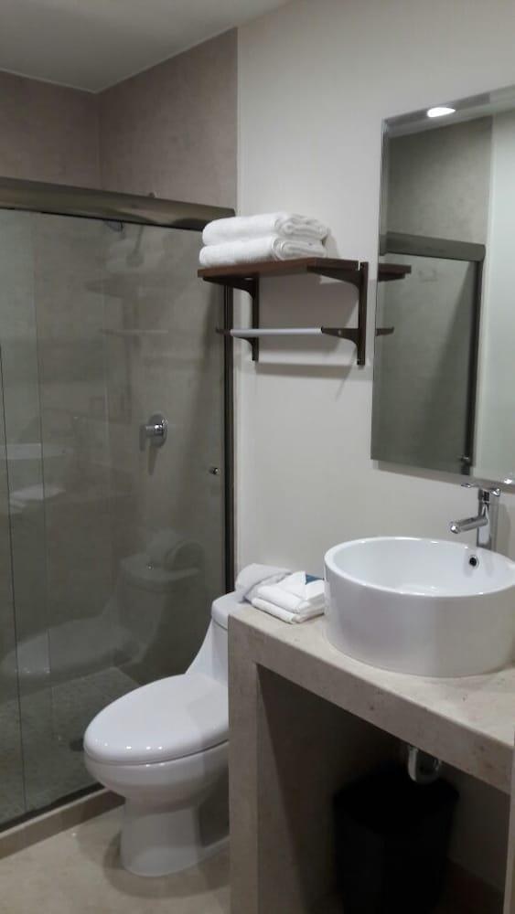 Ave Inn Hotel photo 2
