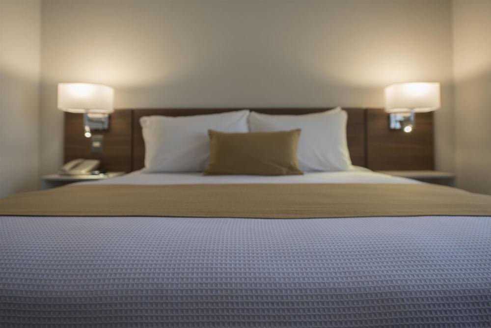Microtel Inn & Suites by Wyndham San Luis Potosi photo 2
