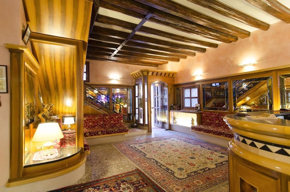 HOTEL MESSNER PALACE photo 3