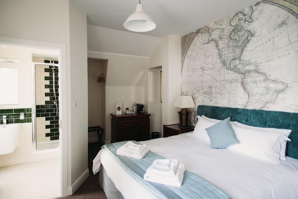 The Captain Cook Hotel photo 2