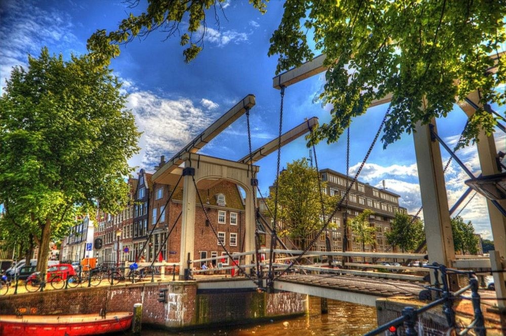 YAYS Amsterdam Salthouse Canal by Numa